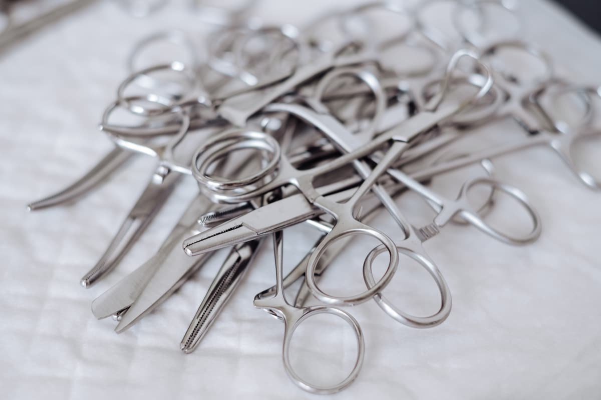 Surgical scissors — Mayo and Metzenbaum patterns in stainless steel