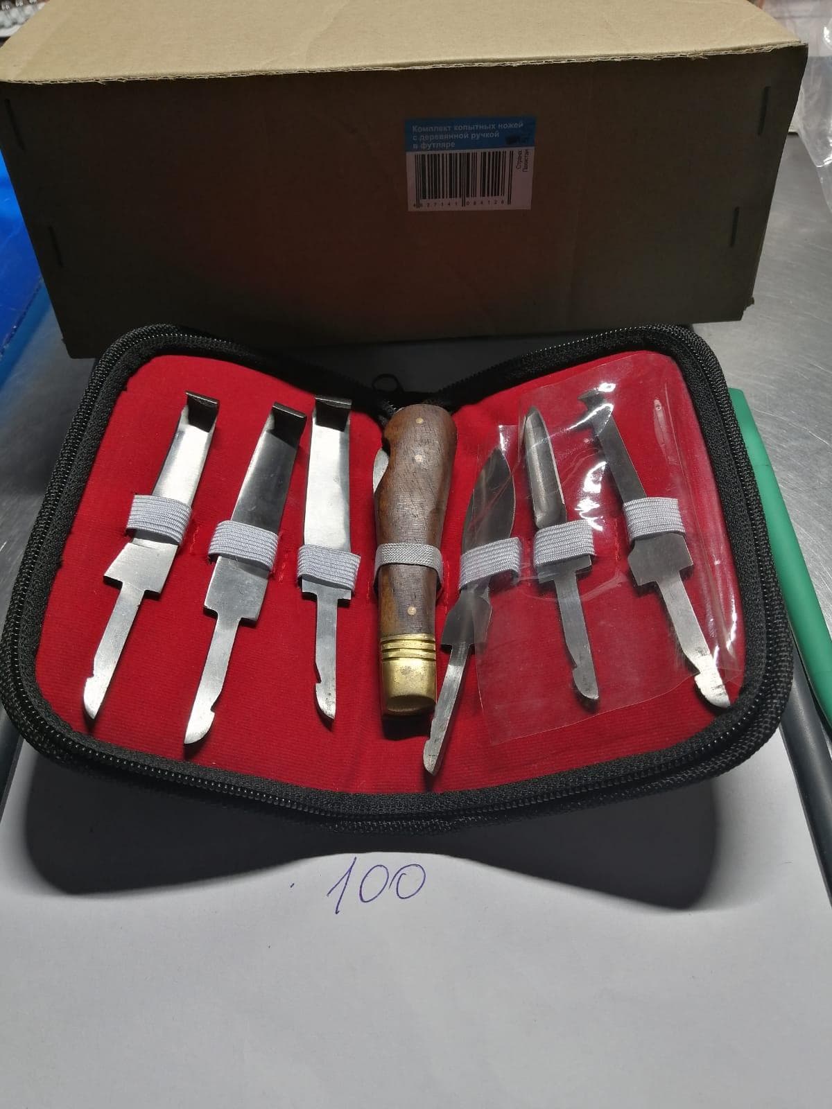 Hoof Knife Set – 6 Interchangeable Blades with Wooden Handle